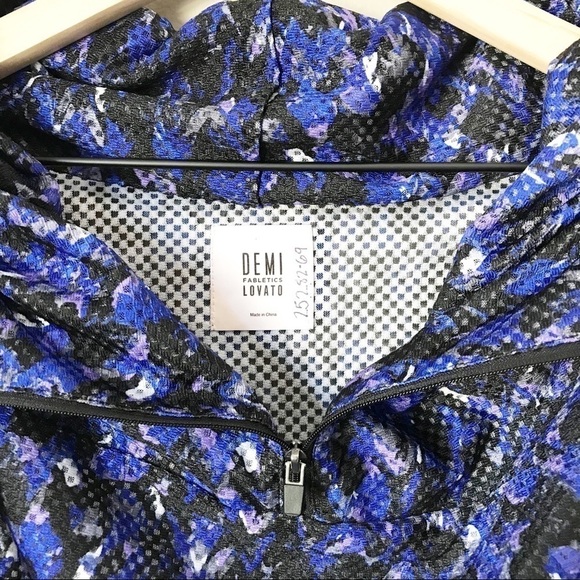 Fabletics by Demi Lovato Damara Vest Blue Camo S? - Picture 9 of 10